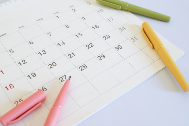 カレンダーとペン