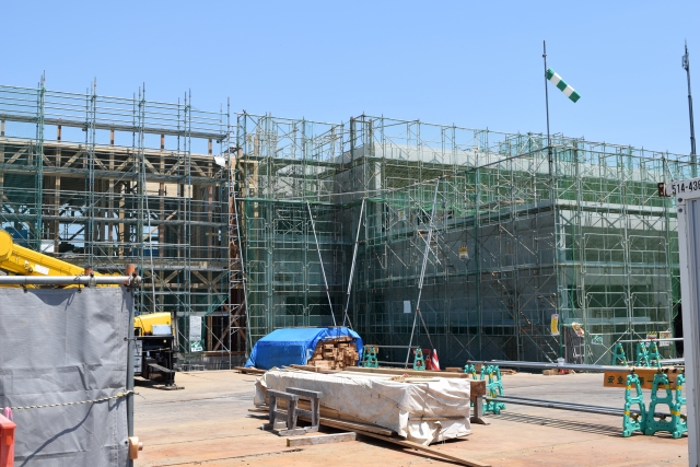 建築中の建物
