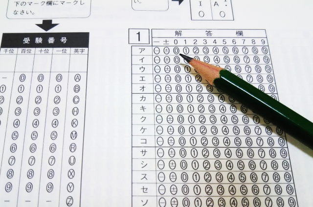 マークシートとえんぴつ