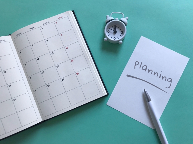 スケジュール帳と時計