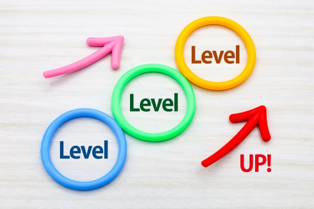 Levelと書かれた丸い図形と上向きの矢印