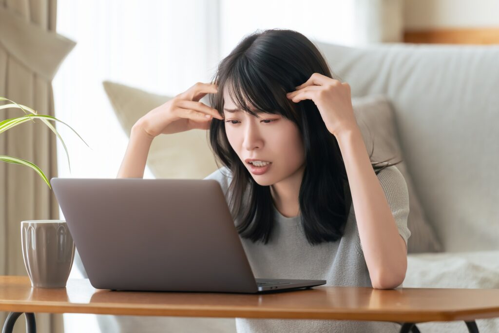 後悔している女性